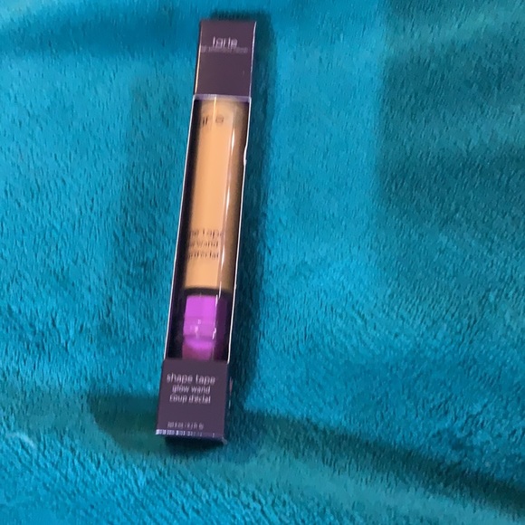 Tarte Shape Tape Glow Wand Agleam shade - Picture 3 of 4